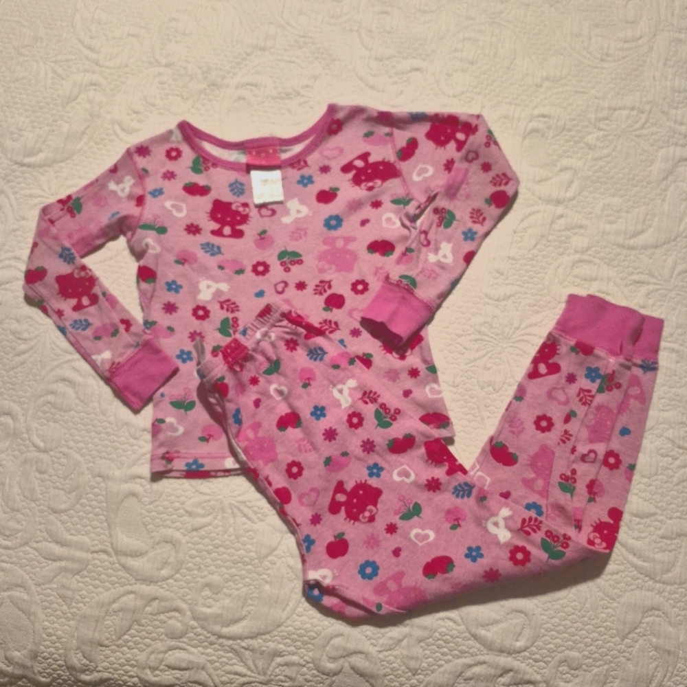 Hello Kitty girls size 8 2 piece pajama set long sleeves, VGUC all over design